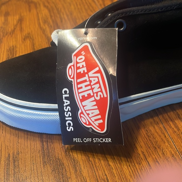 Vans chukka boot shoes in black/white, men’s 4.5, women’s six. New with box. - Picture 6 of 11